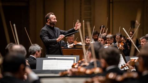  Berliner Philharmonikerin Solistina Ilmestyy: Berliinin Konserttikuume Kiehuu!