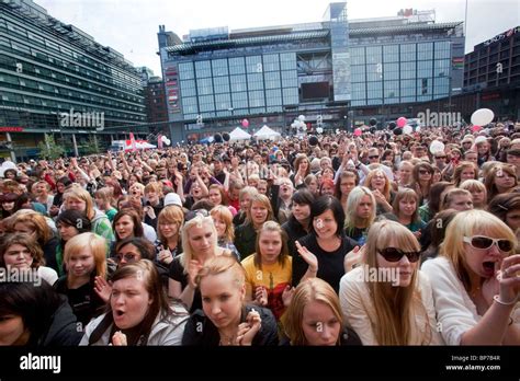  LiSA Live Helsingissä: J-Rockin Kuningatar Lääkittää Suomalaiset Fanejaan!